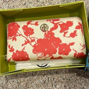 Tory Burch wallet